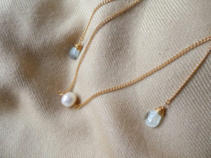 Front/back necklace in aquamarine and pearl