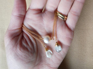 Front/back necklace in aquamarine and pearl